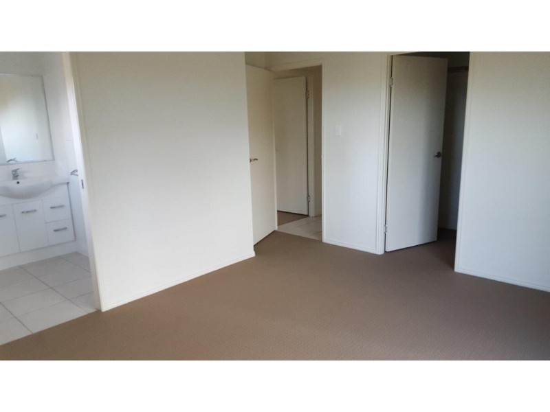 12 OAKDALE PLACE, Kirkwood QLD 4680