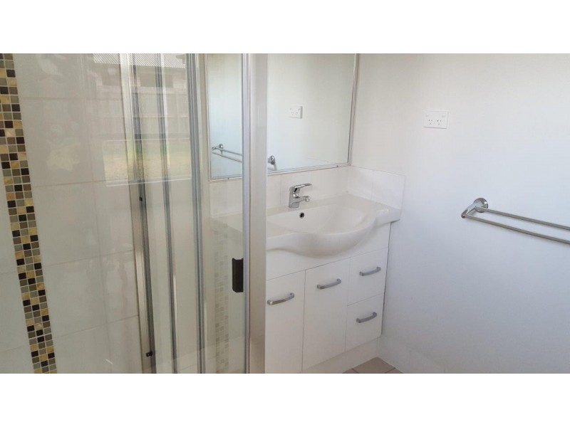 12 OAKDALE PLACE, Kirkwood QLD 4680