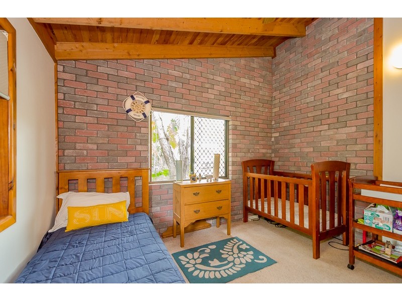 13 FAIRWAY AVENUE, Clinton QLD 4680