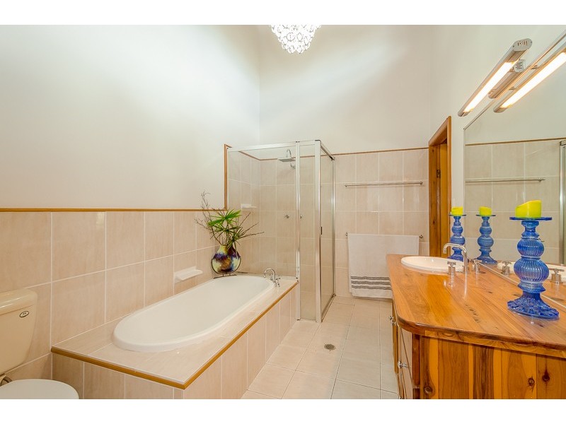 13 FAIRWAY AVENUE, Clinton QLD 4680