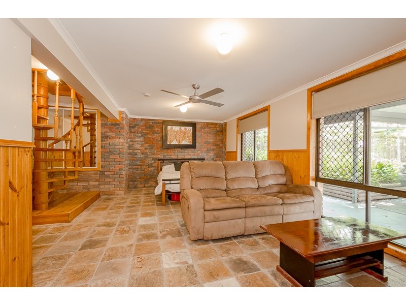 13 FAIRWAY AVENUE, Clinton QLD 4680