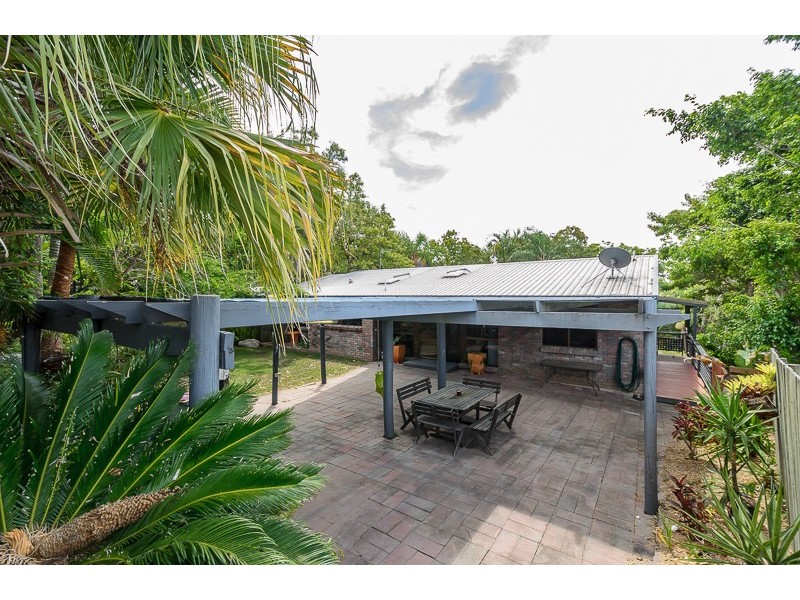 13 FAIRWAY AVENUE, Clinton QLD 4680