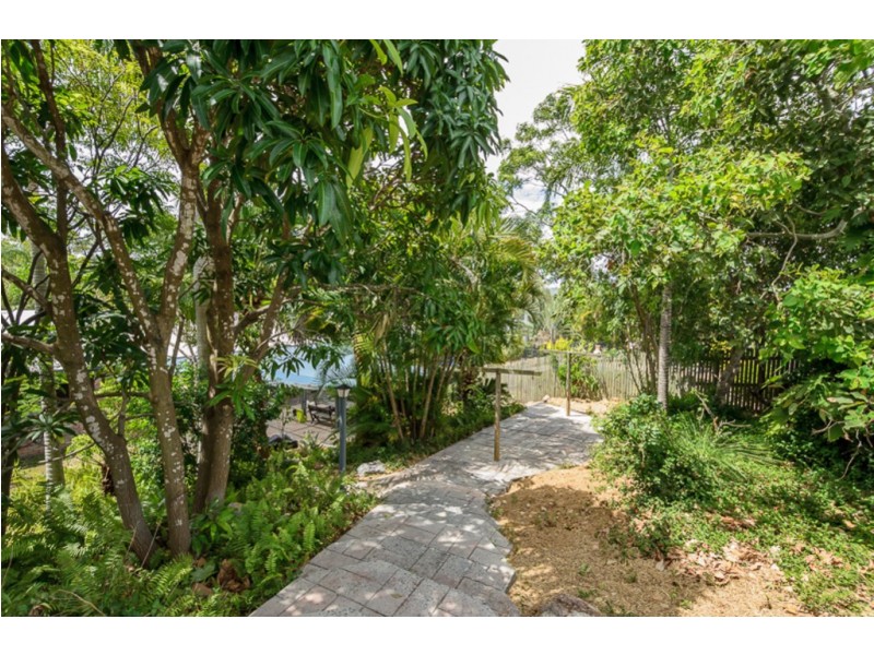 13 FAIRWAY AVENUE, Clinton QLD 4680