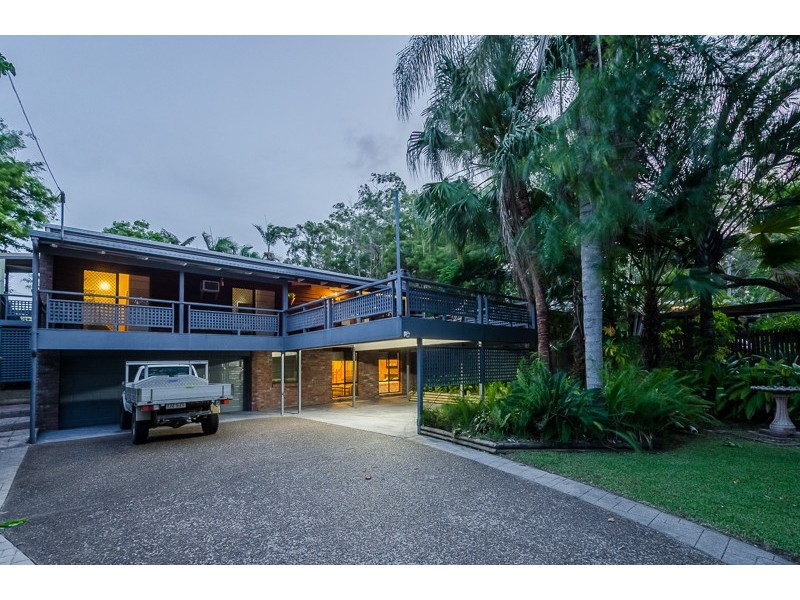 13 FAIRWAY AVENUE, Clinton QLD 4680