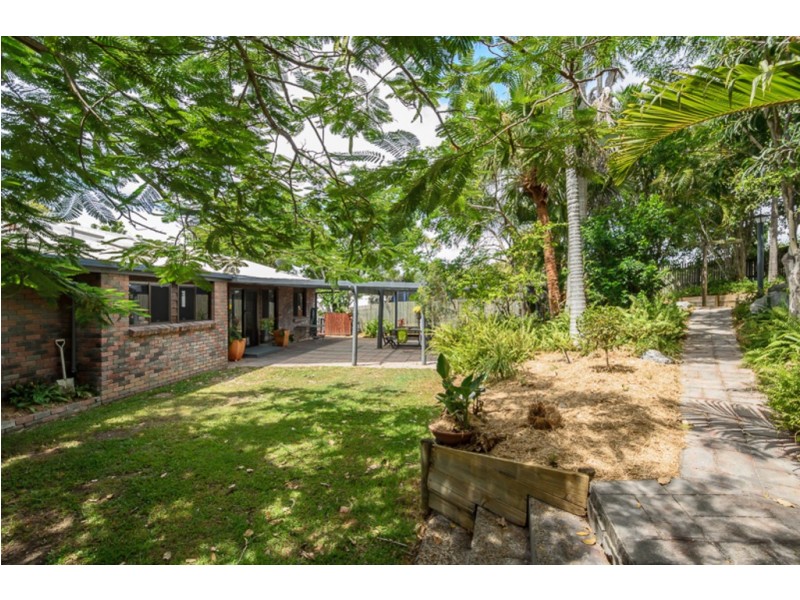 13 FAIRWAY AVENUE, Clinton QLD 4680