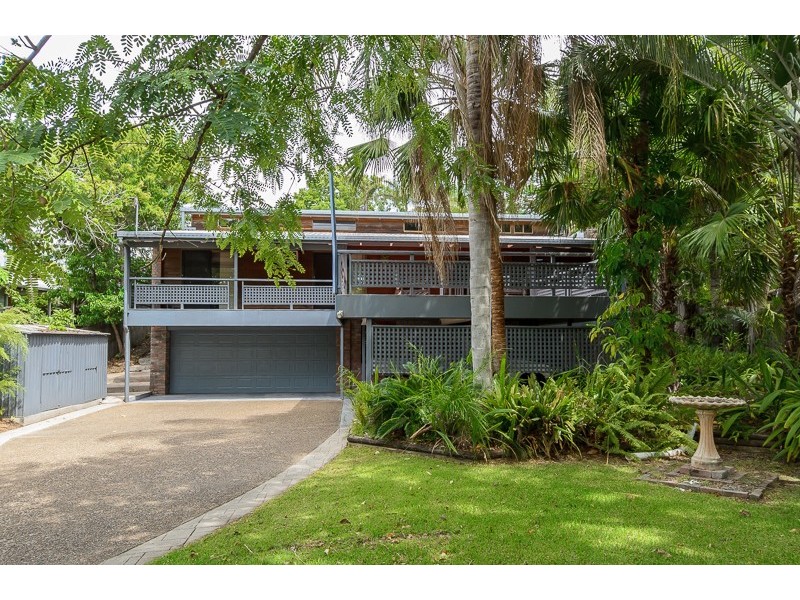 13 FAIRWAY AVENUE, Clinton QLD 4680