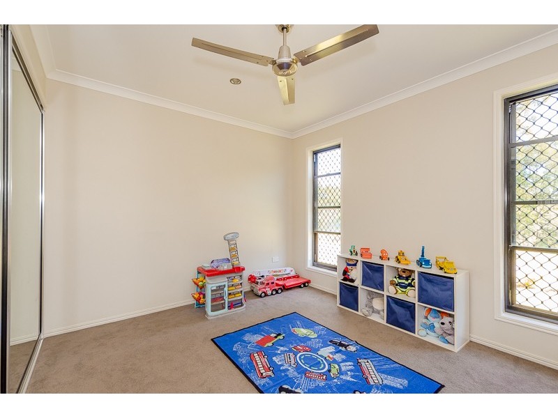 27 Parsloe Street, Telina QLD 4680