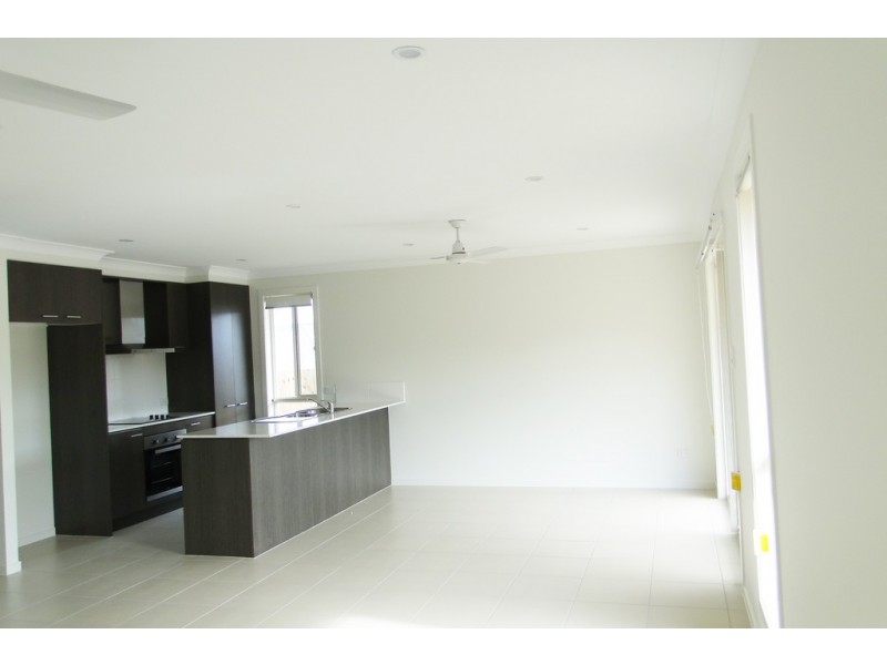 17 AVOCET ROAD, Kirkwood QLD 4680