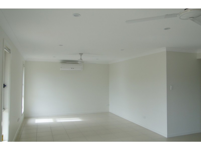 17 AVOCET ROAD, Kirkwood QLD 4680