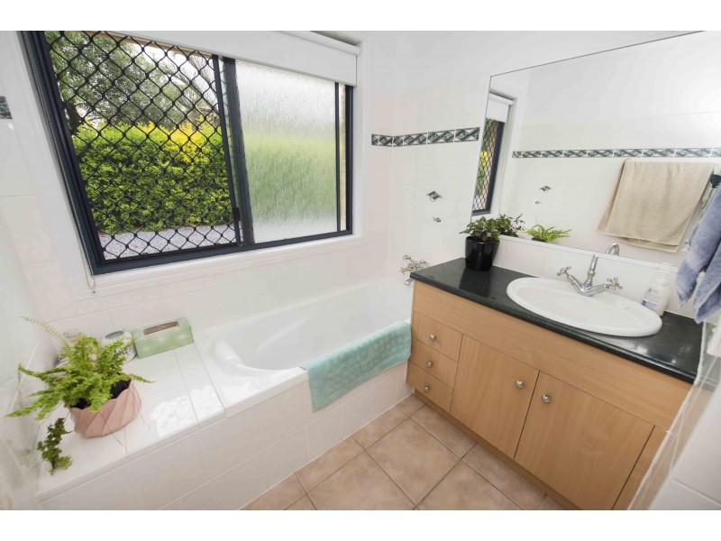 28 Carthurbie Court, New Auckland QLD 4680