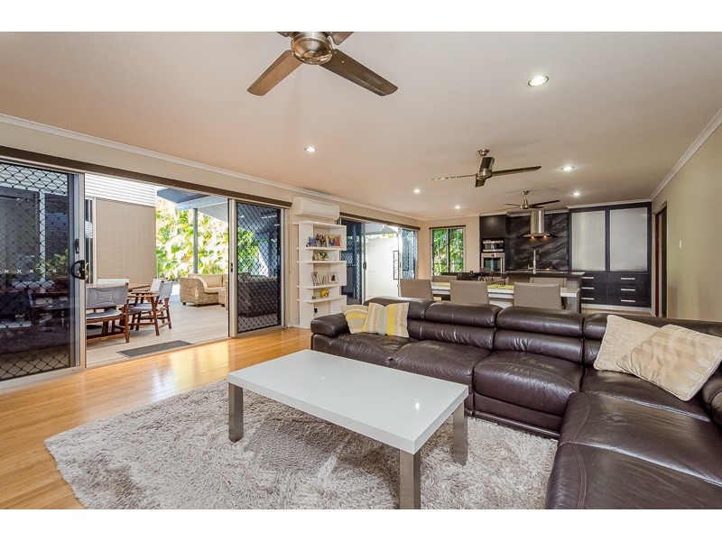 11 Christian Court, Glen Eden QLD 4680