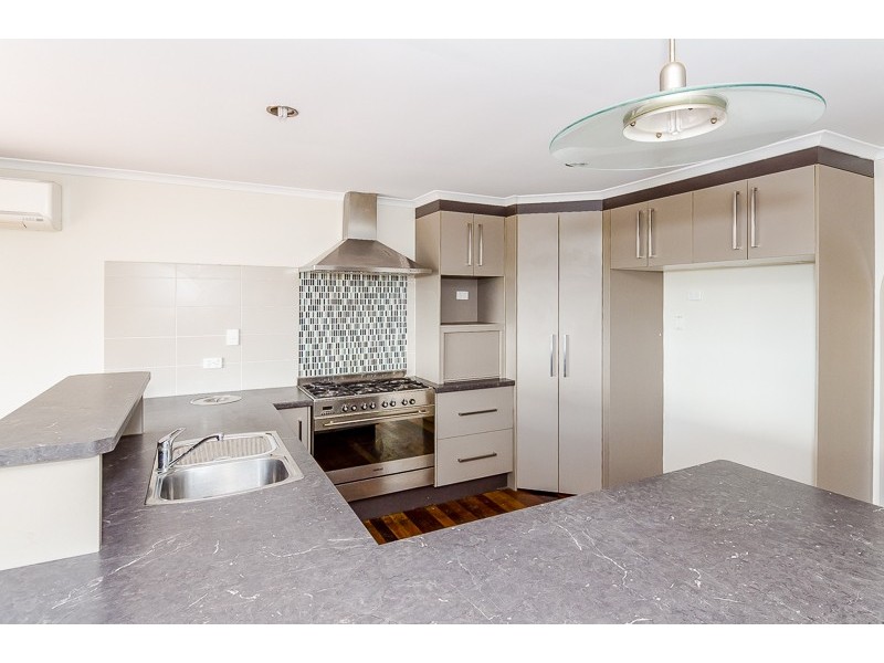 38 Cockatoo Drive, New Auckland QLD 4680