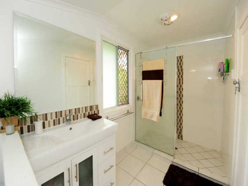 17 Fowler Street, West Gladstone QLD 4680