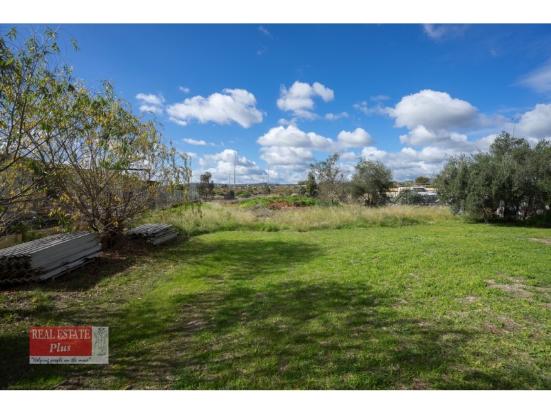 22 Beaconsfield Avenue, Midvale WA 6056