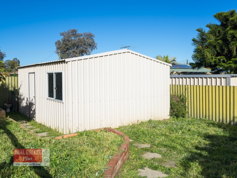 10 Tamarine Way, Swan View WA 6056