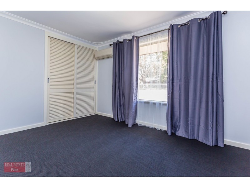 11 Lincoln Road, Forrestfield WA 6058