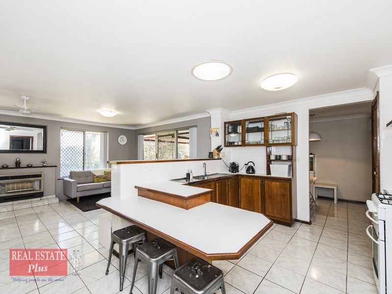 76 Blanchard Road, Swan View WA 6056