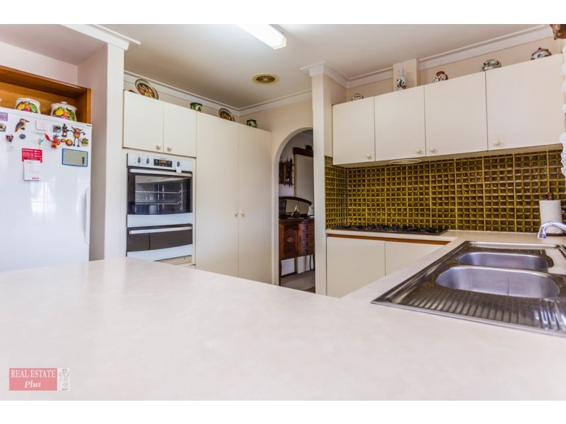 9 Bladon Way, Swan View WA 6056