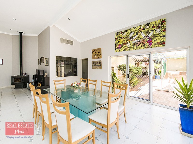 5 Lone Pine Way, Greenmount WA 6056