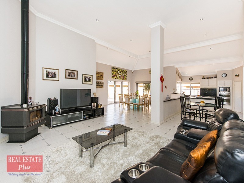 5 Lone Pine Way, Greenmount WA 6056