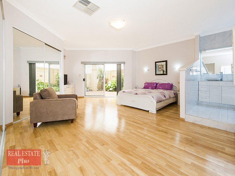 5 Lone Pine Way, Greenmount WA 6056