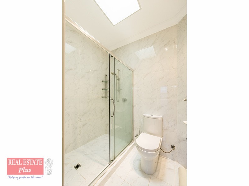 5 Lone Pine Way, Greenmount WA 6056