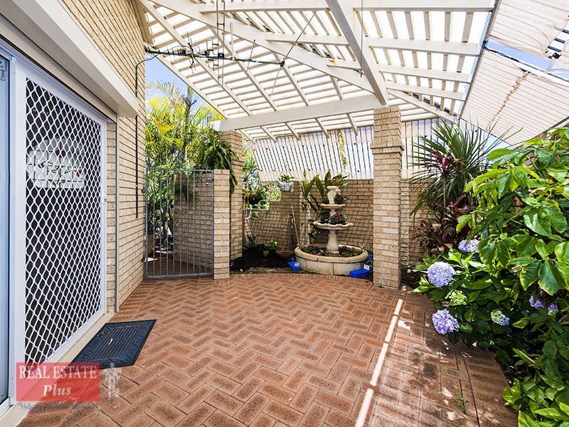 5 Lone Pine Way, Greenmount WA 6056