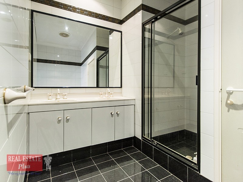 5 Lone Pine Way, Greenmount WA 6056