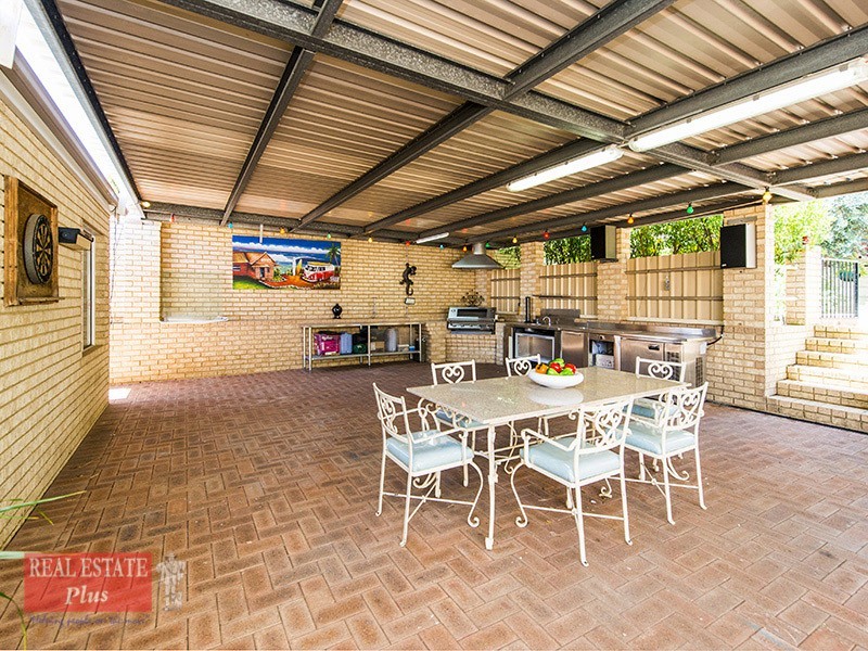 5 Lone Pine Way, Greenmount WA 6056