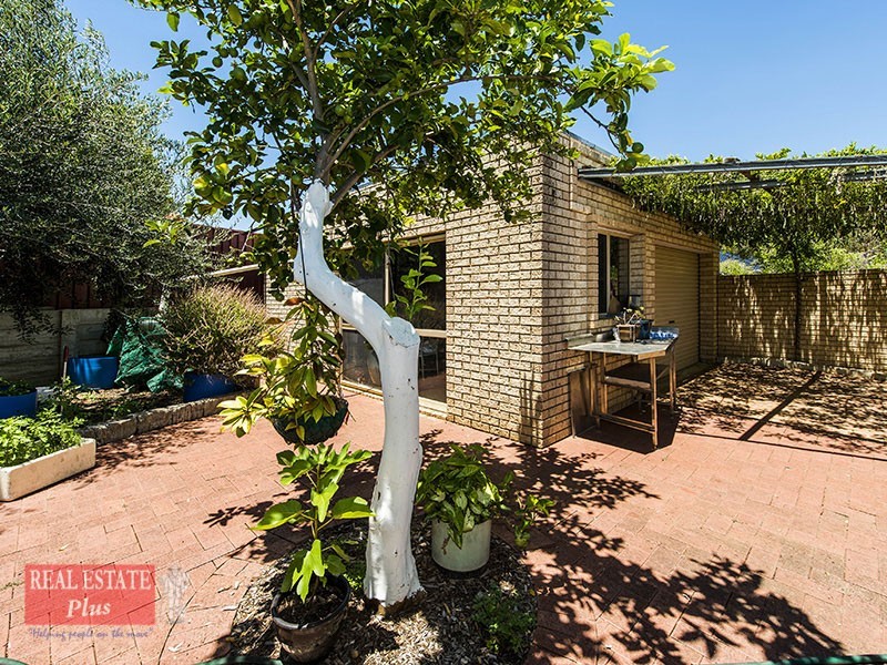 5 Lone Pine Way, Greenmount WA 6056