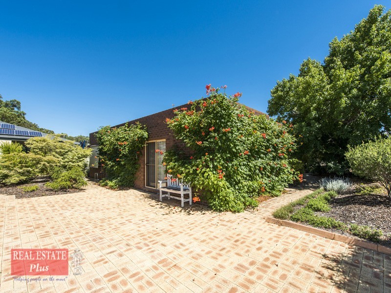 10 Barussela Avenue, Greenmount WA 6056