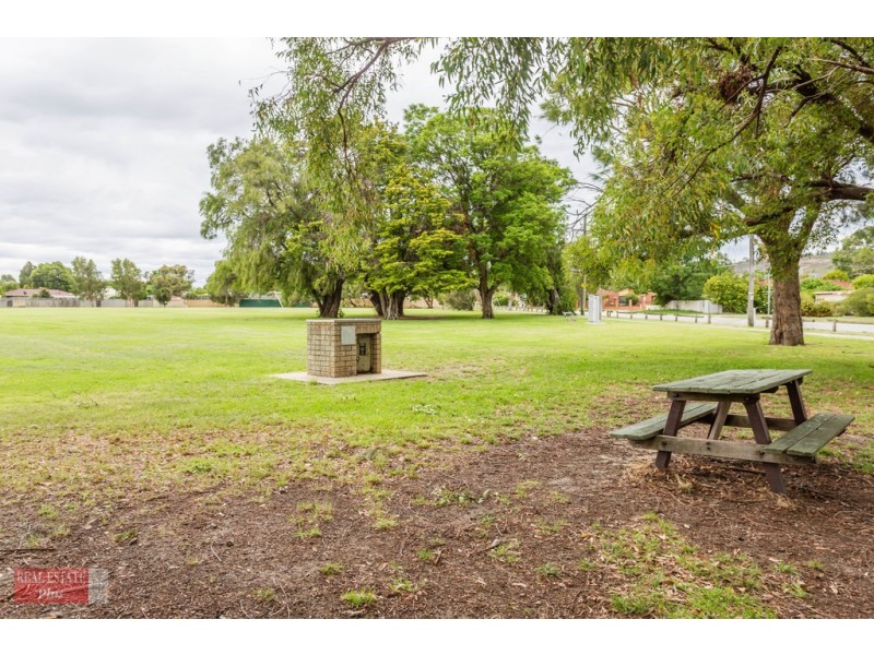 44 Lincoln Road, Forrestfield WA 6058