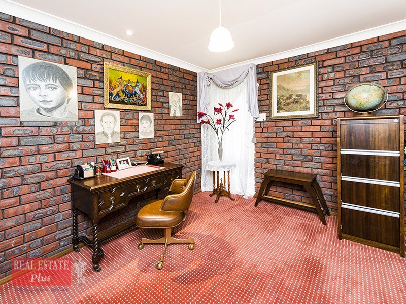 1 Vernal Vale, Greenmount WA 6056