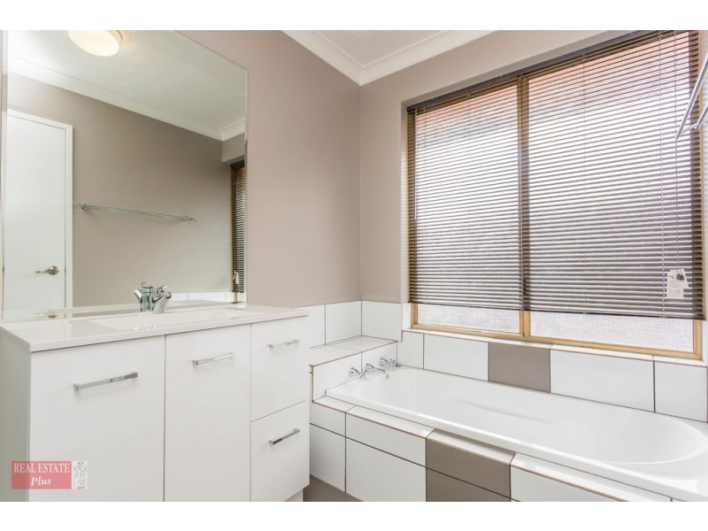 5 Banner Place, Swan View WA 6056