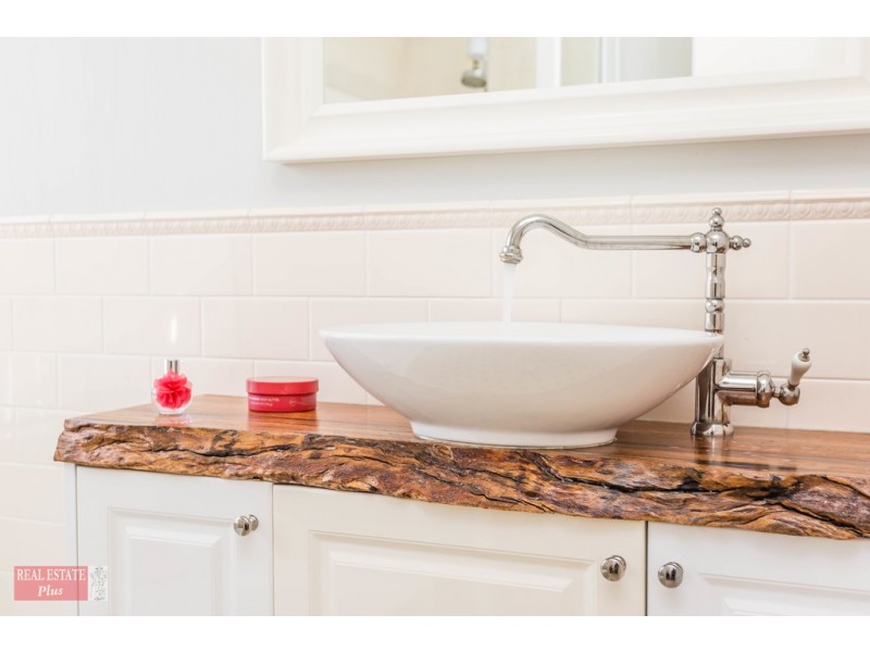 8 Radford Place, Bellevue WA 6056