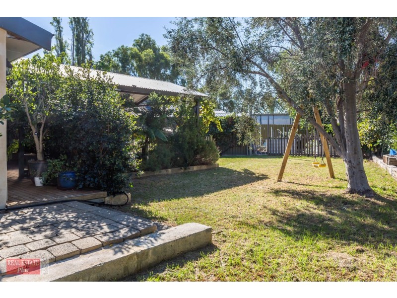 8 Radford Place, Bellevue WA 6056