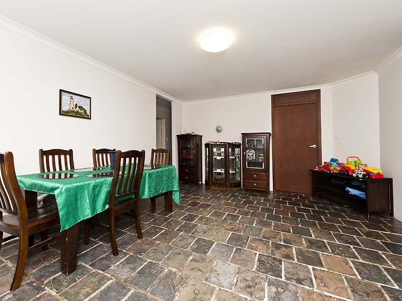 26 Burton Retreat, Stratton WA 6056