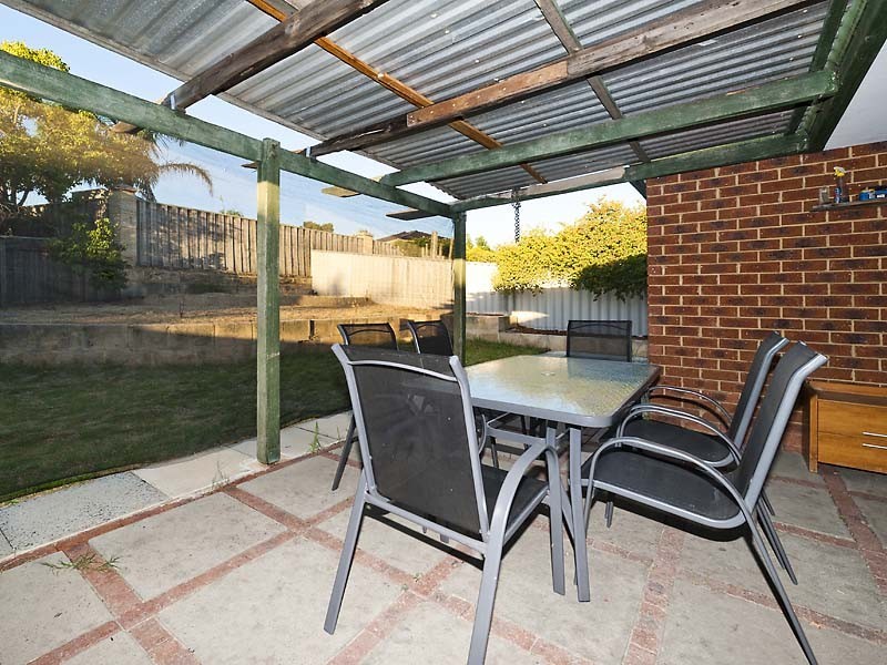 26 Burton Retreat, Stratton WA 6056
