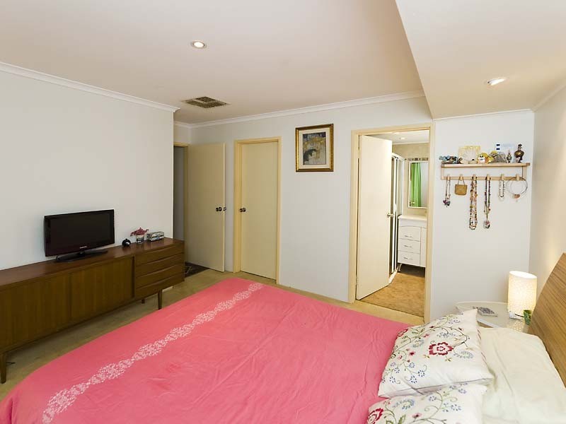 59 Redgum Avenue, Bellevue WA 6056