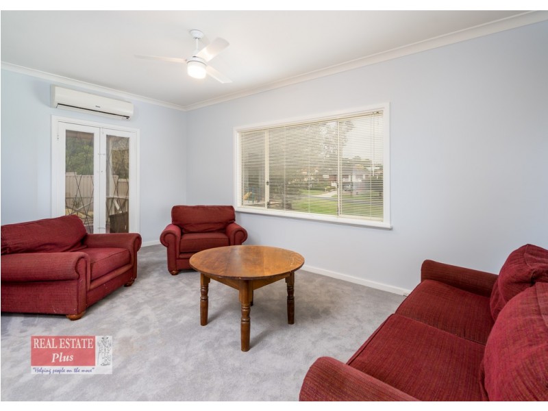 1/4 Russell Road, Greenmount WA 6056