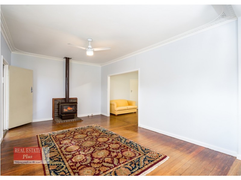 1/4 Russell Road, Greenmount WA 6056