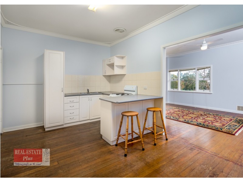 1/4 Russell Road, Greenmount WA 6056