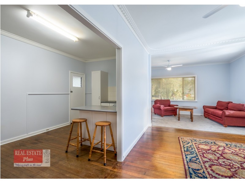 1/4 Russell Road, Greenmount WA 6056