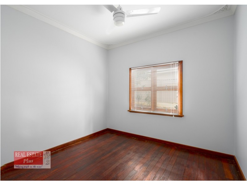 1/4 Russell Road, Greenmount WA 6056