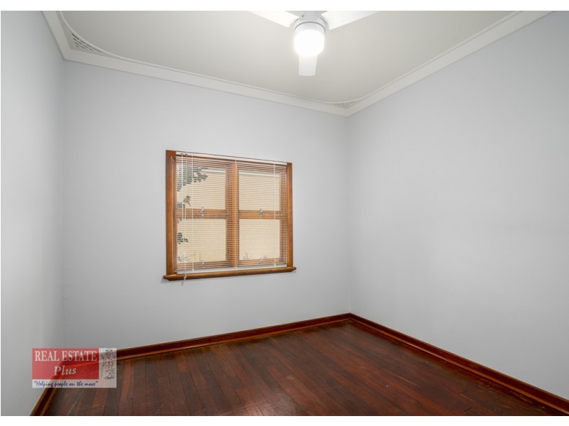 1/4 Russell Road, Greenmount WA 6056