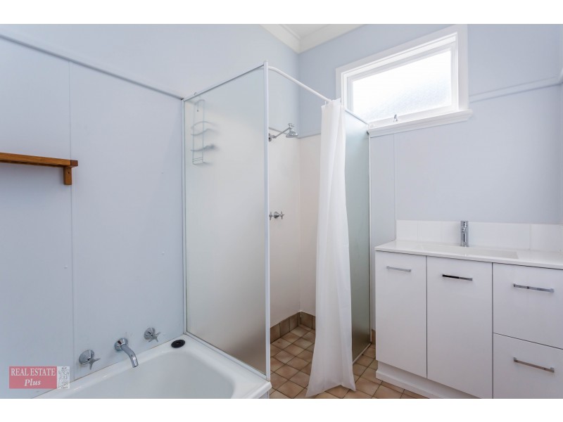 1/4 Russell Road, Greenmount WA 6056