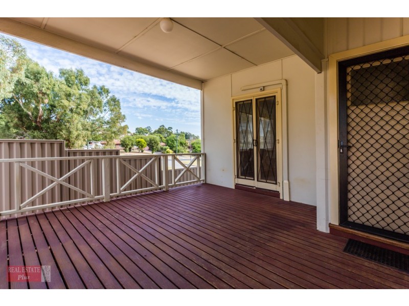 1/4 Russell Road, Greenmount WA 6056