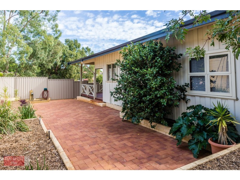1/4 Russell Road, Greenmount WA 6056