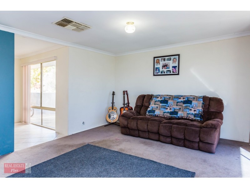 8 Pagnell Way, Swan View WA 6056