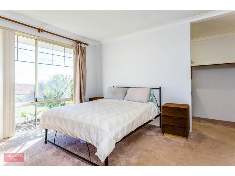 8 Pagnell Way, Swan View WA 6056